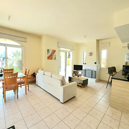 Вилла Kappari Blue Villa, 5 Min Walk From The Sea Паралимни